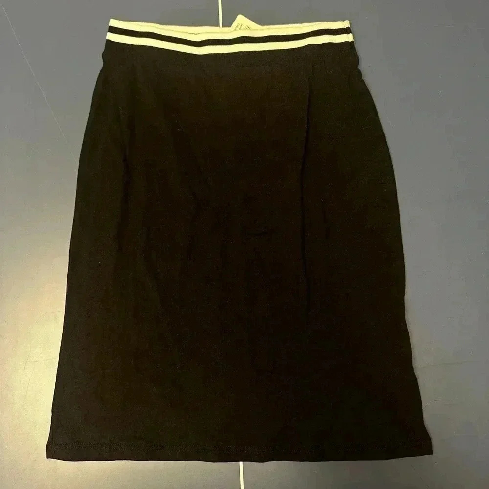 Women’s black pencil skirt size medium